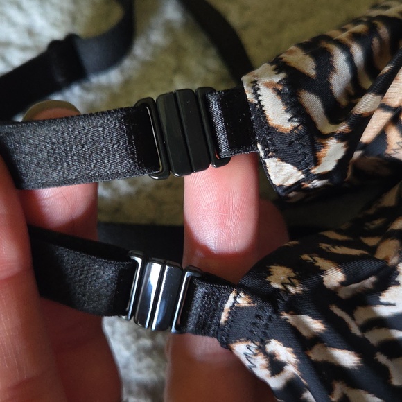 VS Silky Smooth Animal Print Unlined Demi Bra - Picture 13 of 14